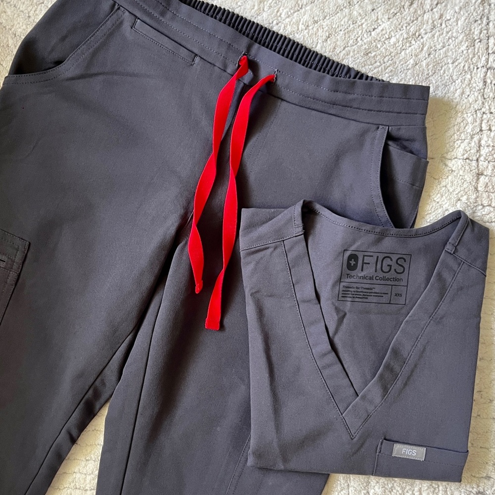 FIGS Scrub Set (Catarina Top, Yola Skinny Pants)